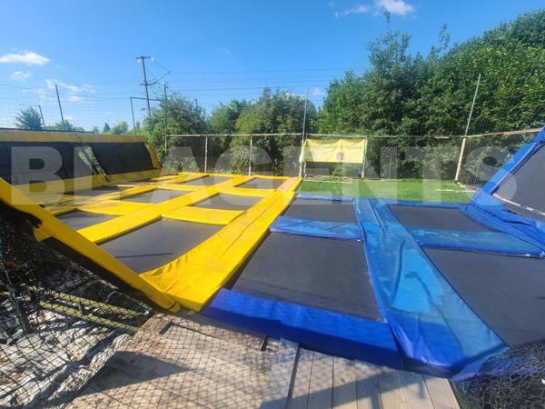 Plaine de jeux sur axe stratégique