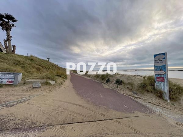 Pirou plage , 900 mètres de la plage, maison cadastrée à démolir ou à restaurer sur un terrain de 1130 m² PIROU