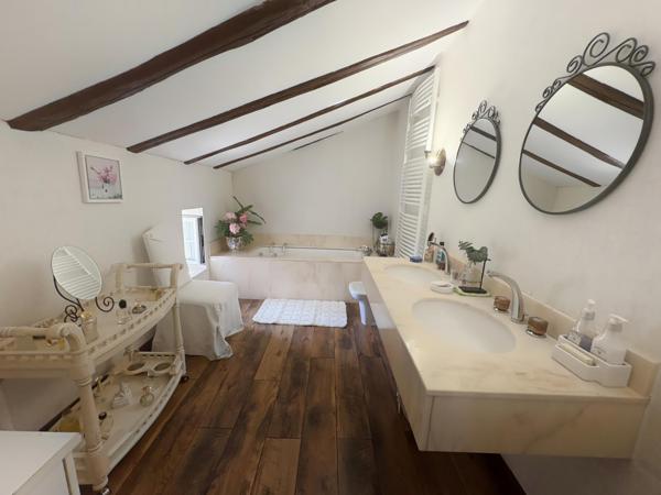 Propriété de Caractère – 260 m² habitables – Prestations haut de gamme – Piscine & Spa –