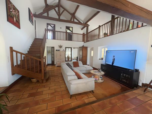 Propriété de Caractère – 260 m² habitables – Prestations haut de gamme – Piscine & Spa –