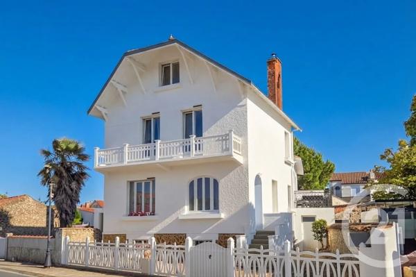 Maison à vendre  7 pièces - 137 m 2   LA TRANCHE SUR MER  - 85