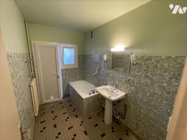 CAEN HAIE VIGNÉ APPARTEMENT 6 PIECES A RENOVER