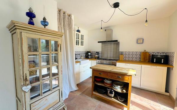 Maison à vendre    4 pièces •  Générac