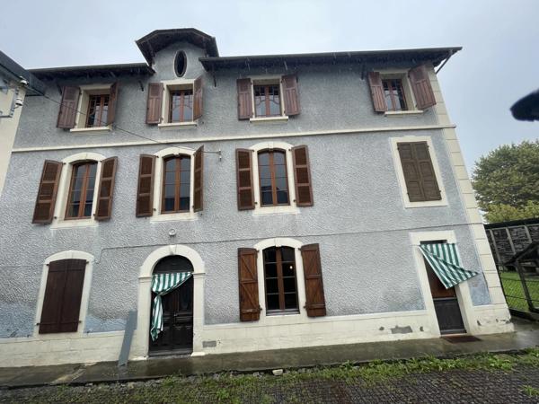 LESTELLE BETHARRAM (64) Maison à vendre 8 pièces 238 m2 +190m2 de dependances amenageables sur 758 m2 de terrain