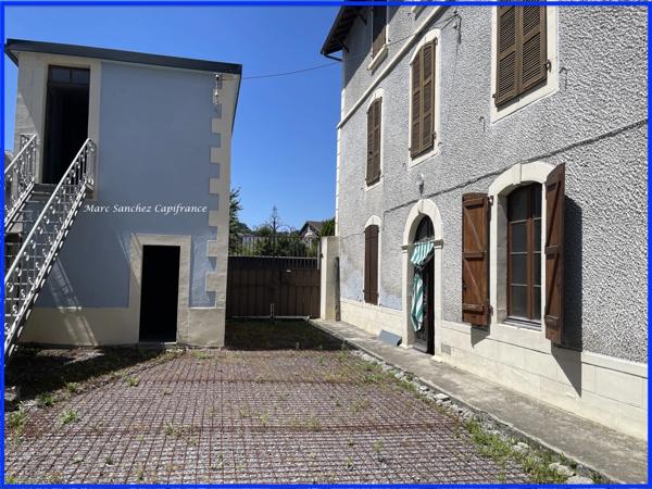 LESTELLE BETHARRAM (64) Maison à vendre 8 pièces 238 m2 +190m2 de dependances amenageables sur 758 m2 de terrain