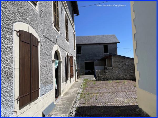 LESTELLE BETHARRAM (64) Maison à vendre 8 pièces 238 m2 +190m2 de dependances amenageables sur 758 m2 de terrain