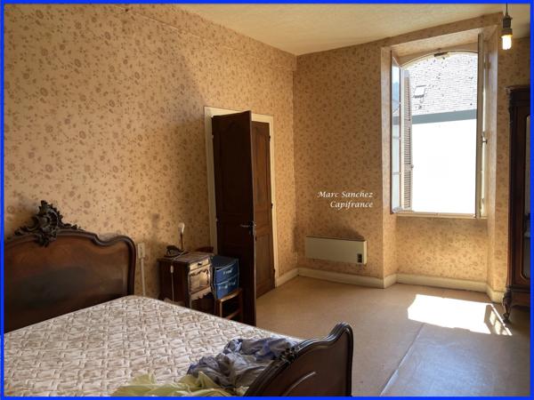 LESTELLE BETHARRAM (64) Maison à vendre 8 pièces 238 m2 +190m2 de dependances amenageables sur 758 m2 de terrain