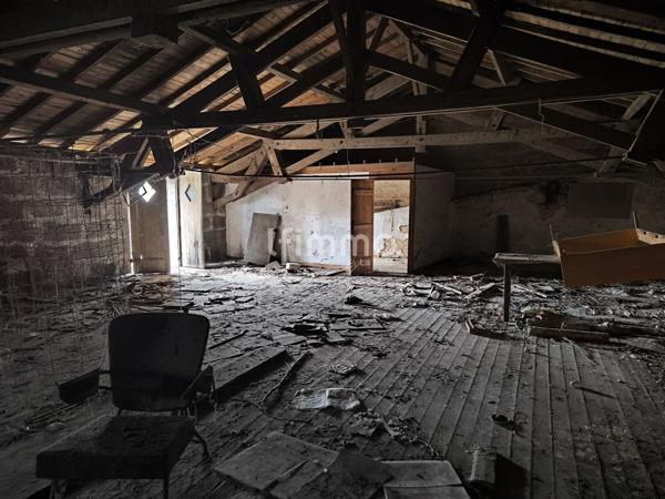 Deux chais d'une surface totale d'env. 460 m2