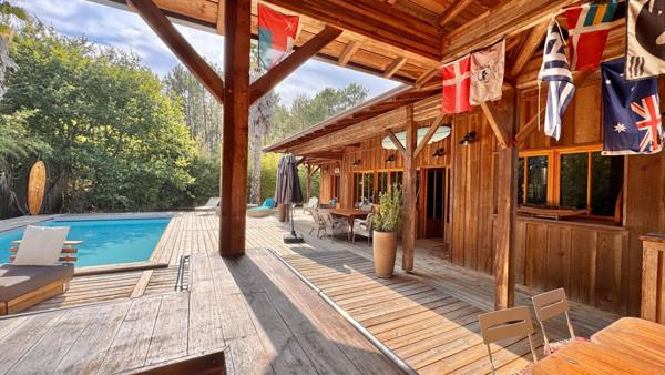Villa bois de plain-pied avec piscine