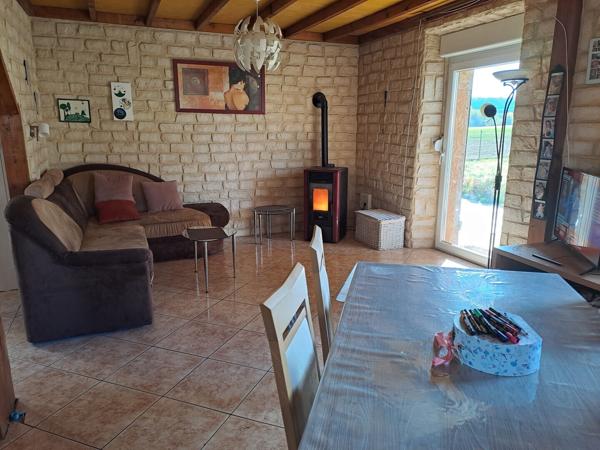 Maison d'environ 100 m², 4-5 pièces dont 3 ch., terrain 10.4 ares