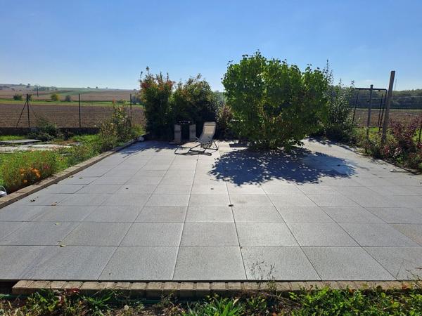 Maison d'environ 100 m², 4-5 pièces dont 3 ch., terrain 10.4 ares