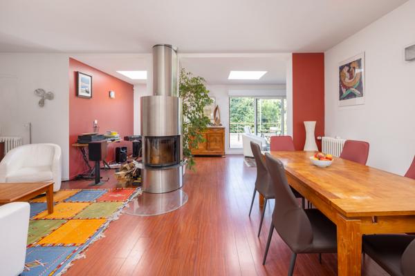 GRANDE MAISON FAMILIALE AVEC JARDIN - OU LOCATIF - QUARTIER JEANNE D'ARC