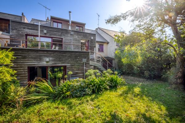 GRANDE MAISON FAMILIALE AVEC JARDIN - OU LOCATIF - QUARTIER JEANNE D'ARC