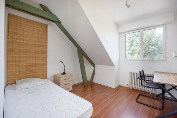 GRANDE MAISON FAMILIALE AVEC JARDIN - OU LOCATIF - QUARTIER JEANNE D'ARC