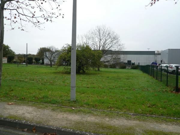 ⚜ CHATEAUBERNARD (16) Terrain à Vendre en Zone Urbaine à Vocation Economique ⚜