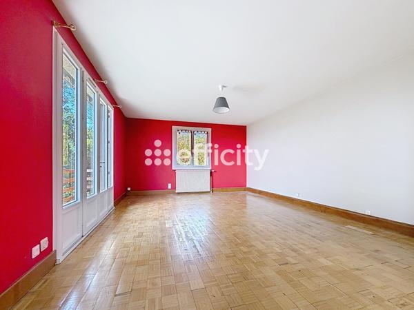 Maison
         7 pièces
        - 187 m² Exclusivité 169 000 € *