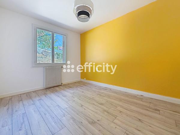 Maison
         7 pièces
        - 187 m² Exclusivité 169 000 € *