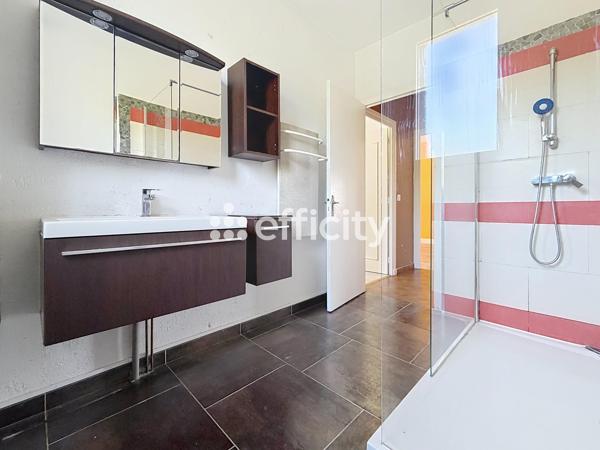 Maison
         7 pièces
        - 187 m² Exclusivité 169 000 € *