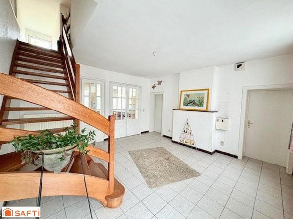 À vendre – Maison de caractère au fort potentiel – Escautpont /6 chambres /double garage+ dépendances