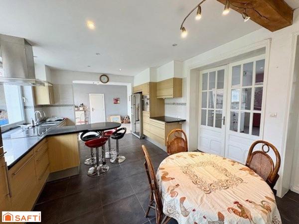 À vendre – Maison de caractère au fort potentiel – Escautpont /6 chambres /double garage+ dépendances