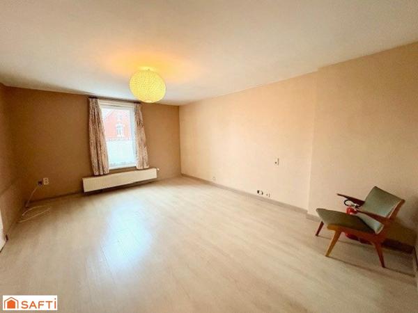 À vendre – Maison de caractère au fort potentiel – Escautpont /6 chambres /double garage+ dépendances