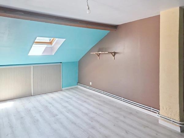 Vente                                                      Maison de village
                        
                     4 pièces                      80 m2                     à Barenton-sur-Serre