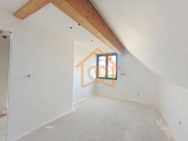 À Geispolsheim Village : Appartement avec garage, parking et un are de terrain