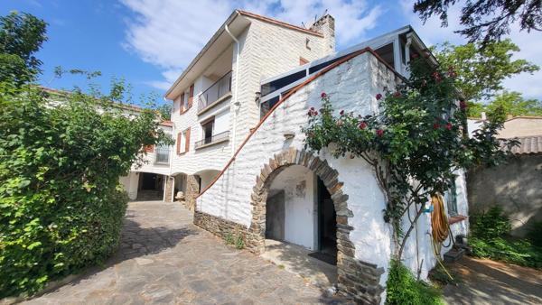 MAISON DE CARACTERE AVEC GARAGE ET JARDIN