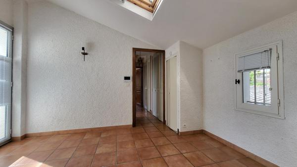 MAISON DE CARACTERE AVEC GARAGE ET JARDIN