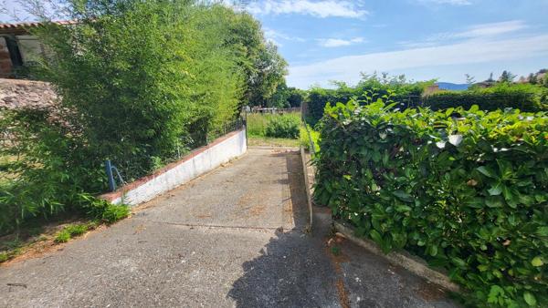 MAISON DE CARACTERE AVEC GARAGE ET JARDIN