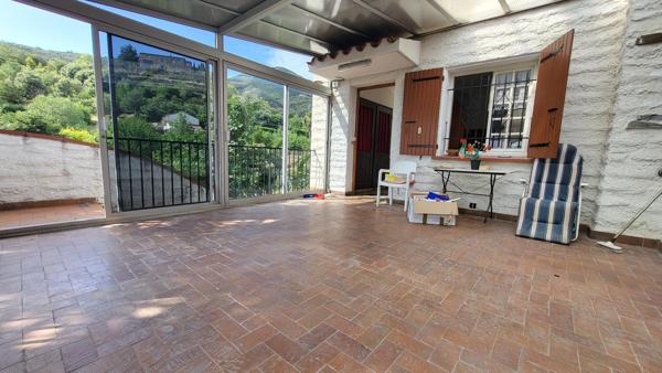 MAISON DE CARACTERE AVEC GARAGE ET JARDIN