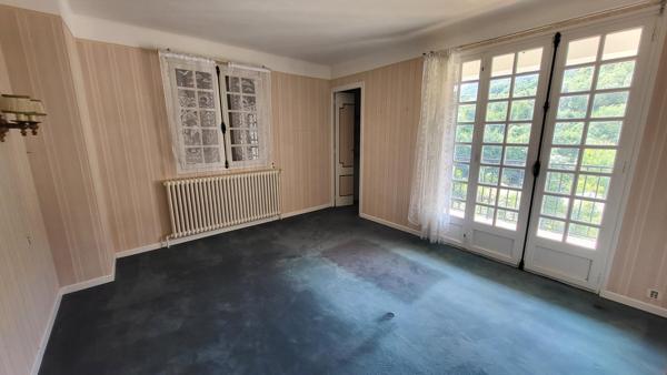 MAISON DE CARACTERE AVEC GARAGE ET JARDIN