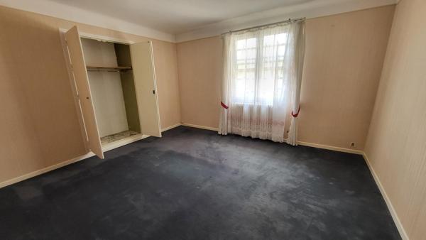 MAISON DE CARACTERE AVEC GARAGE ET JARDIN