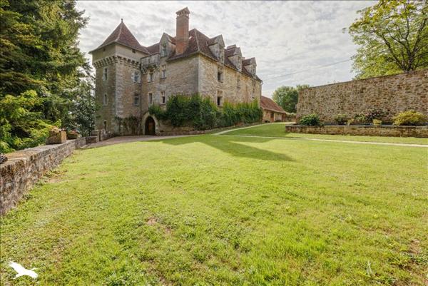 Château à vendre |  Meyssac |  10 pièces | 490 m²