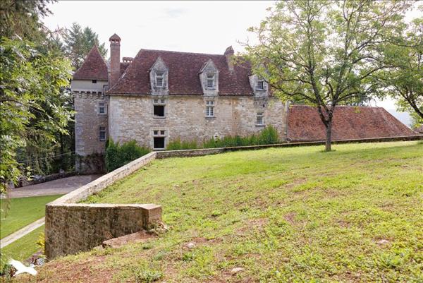 Château à vendre |  Meyssac |  10 pièces | 490 m²