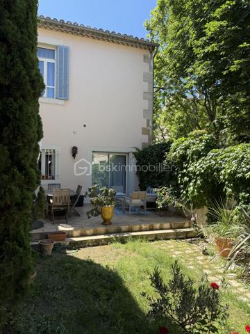 🏡 Une Propriété Rare sur le Marché, offrant un Cadre de Vie Privilégié au Cœur de Salon-de-Provence.
✨ Exclusivité✨- 
- Au Coeur de Salon de Provence 
- Rare sur le marché !!!

- Idéalement située en plein centre-ville de Salon-de-Provence, dans un environnement calme et recherché, cette magnifique villa d'architecte ancienne de 130 m² conjugue avec élégance le charme de l'ancien     et le confort contemporain.
Dès l'entrée, vous serez séduits par son caractère unique : hauteurs sous plafond supérieures à 3 mètres, tomettes anciennes, ferronneries d'art, volumes généreux et luminosité omniprésente.
Édifiée sur un terrain arboré et entièrement clôturé de 185 m², cette propriété bénéficie de deux accès indépendants, de deux terrasses intimistes et d'un agréable jardin paysager offrant calme et sérénité en plein centre-ville.

🏡 AU REZ-DE-CHAUSSÉE
• Belle terrasse d'accueil sécurisée de 15 m² avec portillon.
• Entrée avec placard de rangement.
• Vaste espace de vie d'environ 60 m² comprenant :
•	Salon chaleureux
•	Salle à manger conviviale
•	Superbe cuisine ouverte entièrement équipée, moderne et fonctionnelle.
•       Cellier.
•       WC indépendant.

- De larges baies vitrées ouvrent sur une seconde terrasse de 22 m² et un magnifique jardin arboré, véritable havre de paix.
  Vous profiterez également d'un abri de jardin de 12 m² pouvant servir d'atelier, de local de rangement ou de garage pour motos et scooters, avec un second accès indépendant.

🏡 AU 1ER ÉTAGE
Un superbe escalier en fer forgé et tomettes anciennes dessert l'espace nuit :
• Chambre parentale de 20 m² avec placard intégré et terrasse privative de 5 m².
• Deuxième chambre de 12 m² avec dressing.
• Troisième chambre ou bureau de 9 m².
   Toutes les chambres bénéficient d'une belle luminosité naturelle.
• Salle d'eau élégante de 5 m² avec douche à l'italienne.
• WC indépendant.

🏡 AU 2ÈME ÉTAGE
  Accessible par un magnifique escalier de menuisier réalisé sur mesure.
• Superbe espace aménagé de 47 m² au sol comprenant chambre, atelier, espace détente ou salle de jeux.
  Cet étage offre une totale indépendance et conviendra parfaitement à un adolescent, à une activité professionnelle, à un espace télétravail ou à une suite supplémentaire.
  Possibilité de créer facilement une salle d'eau.
  Deux Vélux et une fenêtre apportent une luminosité remarquable tout au long de la journée. 

⚙️ PRESTATIONS ET CONFORT
• Menuiseries sur mesure récentes.
• Chauffage au gaz naturel.
• Plancher chauffant au rez-de-chaussée.
• Radiateurs à circulation d'eau dans les étages.
• Fibre optique installée.
• Panneaux photovoltaïques avec revente d'électricité générant environ 1 600 € de revenus annuels.
• Maison parfaitement entretenue.
• Aucun travaux à prévoir.
❤️ LES ATOUTS QUI FONT LA DIFFÉRENCE
✓ Emplacement exceptionnel en centre-ville.
✓ Environnement calme sans nuisance.
✓ Toutes commodités accessibles à pied.
✓ Écoles, commerces, gare et transports à proximité immédiate.
✓ Double accès indépendant.
✓ Deux terrasses.
✓ Jardin arboré entièrement sécurisé.
✓  La propriété bénéficie également d’une seconde entrée indépendante côté jardin.
✓ Charme authentique de l'ancien.
✓ Prestations modernes.
✓ Exposition idéale et excellente luminosité.
✓ Bien rare et recherché.
✓ Possibilité profession libérale ou télétravail.
Une demeure de caractère alliant authenticité, confort et qualité de vie, idéale pour une famille souhaitant profiter du centre-ville tout en bénéficiant d'espaces extérieurs privilégiés.

- Un Véritable Coup de Cœur pour les Amateurs de Belles Demeures de Caractère. 
- À découvrir rapidement. 🏡✨

Laurent Expert BSK Immobilier 
A votre Ecoute et Service 
A bientôt ........