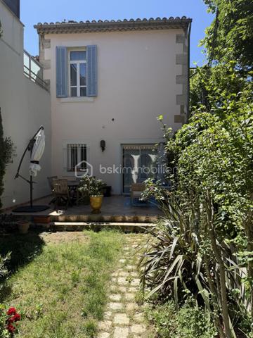 🏡 Une Propriété Rare sur le Marché, offrant un Cadre de Vie Privilégié au Cœur de Salon-de-Provence.
✨ Exclusivité✨- 
- Au Coeur de Salon de Provence 
- Rare sur le marché !!!

- Idéalement située en plein centre-ville de Salon-de-Provence, dans un environnement calme et recherché, cette magnifique villa d'architecte ancienne de 130 m² conjugue avec élégance le charme de l'ancien     et le confort contemporain.
Dès l'entrée, vous serez séduits par son caractère unique : hauteurs sous plafond supérieures à 3 mètres, tomettes anciennes, ferronneries d'art, volumes généreux et luminosité omniprésente.
Édifiée sur un terrain arboré et entièrement clôturé de 185 m², cette propriété bénéficie de deux accès indépendants, de deux terrasses intimistes et d'un agréable jardin paysager offrant calme et sérénité en plein centre-ville.

🏡 AU REZ-DE-CHAUSSÉE
• Belle terrasse d'accueil sécurisée de 15 m² avec portillon.
• Entrée avec placard de rangement.
• Vaste espace de vie d'environ 60 m² comprenant :
•	Salon chaleureux
•	Salle à manger conviviale
•	Superbe cuisine ouverte entièrement équipée, moderne et fonctionnelle.
•       Cellier.
•       WC indépendant.

- De larges baies vitrées ouvrent sur une seconde terrasse de 22 m² et un magnifique jardin arboré, véritable havre de paix.
  Vous profiterez également d'un abri de jardin de 12 m² pouvant servir d'atelier, de local de rangement ou de garage pour motos et scooters, avec un second accès indépendant.

🏡 AU 1ER ÉTAGE
Un superbe escalier en fer forgé et tomettes anciennes dessert l'espace nuit :
• Chambre parentale de 20 m² avec placard intégré et terrasse privative de 5 m².
• Deuxième chambre de 12 m² avec dressing.
• Troisième chambre ou bureau de 9 m².
   Toutes les chambres bénéficient d'une belle luminosité naturelle.
• Salle d'eau élégante de 5 m² avec douche à l'italienne.
• WC indépendant.

🏡 AU 2ÈME ÉTAGE
  Accessible par un magnifique escalier de menuisier réalisé sur mesure.
• Superbe espace aménagé de 47 m² au sol comprenant chambre, atelier, espace détente ou salle de jeux.
  Cet étage offre une totale indépendance et conviendra parfaitement à un adolescent, à une activité professionnelle, à un espace télétravail ou à une suite supplémentaire.
  Possibilité de créer facilement une salle d'eau.
  Deux Vélux et une fenêtre apportent une luminosité remarquable tout au long de la journée. 

⚙️ PRESTATIONS ET CONFORT
• Menuiseries sur mesure récentes.
• Chauffage au gaz naturel.
• Plancher chauffant au rez-de-chaussée.
• Radiateurs à circulation d'eau dans les étages.
• Fibre optique installée.
• Panneaux photovoltaïques avec revente d'électricité générant environ 1 600 € de revenus annuels.
• Maison parfaitement entretenue.
• Aucun travaux à prévoir.
❤️ LES ATOUTS QUI FONT LA DIFFÉRENCE
✓ Emplacement exceptionnel en centre-ville.
✓ Environnement calme sans nuisance.
✓ Toutes commodités accessibles à pied.
✓ Écoles, commerces, gare et transports à proximité immédiate.
✓ Double accès indépendant.
✓ Deux terrasses.
✓ Jardin arboré entièrement sécurisé.
✓  La propriété bénéficie également d’une seconde entrée indépendante côté jardin.
✓ Charme authentique de l'ancien.
✓ Prestations modernes.
✓ Exposition idéale et excellente luminosité.
✓ Bien rare et recherché.
✓ Possibilité profession libérale ou télétravail.
Une demeure de caractère alliant authenticité, confort et qualité de vie, idéale pour une famille souhaitant profiter du centre-ville tout en bénéficiant d'espaces extérieurs privilégiés.

- Un Véritable Coup de Cœur pour les Amateurs de Belles Demeures de Caractère. 
- À découvrir rapidement. 🏡✨

Laurent Expert BSK Immobilier 
A votre Ecoute et Service 
A bientôt ........