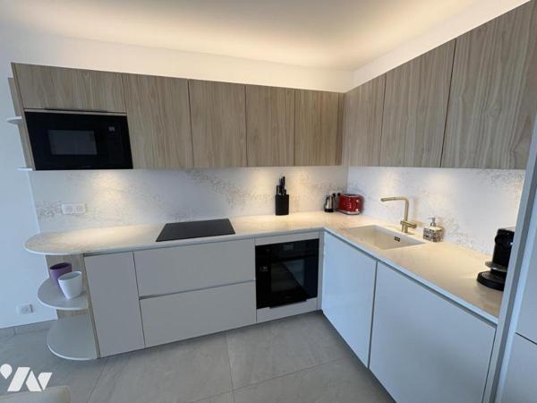 FRONT DE MER JUAN LES PINS CENTRE APPARTEMENT 3 PIECES 61 M2 AVEC TERRASSE VUE MER
