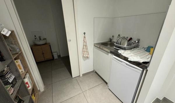A LOUER : LOCAL PROFESSIONNEL D'ENVIRON 62 M² AU REZ DE CHAUSSÉE AVEC STATIONNEMENT