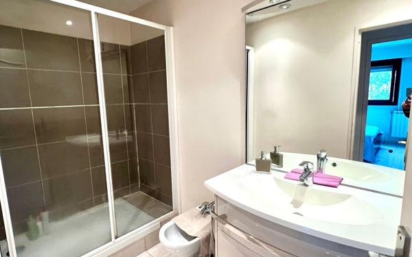 Appartement à vendre    4 pièces • 69,14 m2 Marseille 11