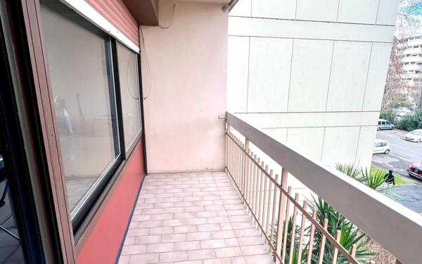 Appartement à vendre    4 pièces • 69,14 m2 Marseille 11