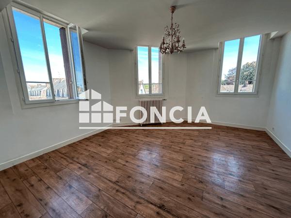 Location Appartement 3 pièces 63.86 m² - 7 PLACE DU MARCHE St Pierre Sur Dives 14170