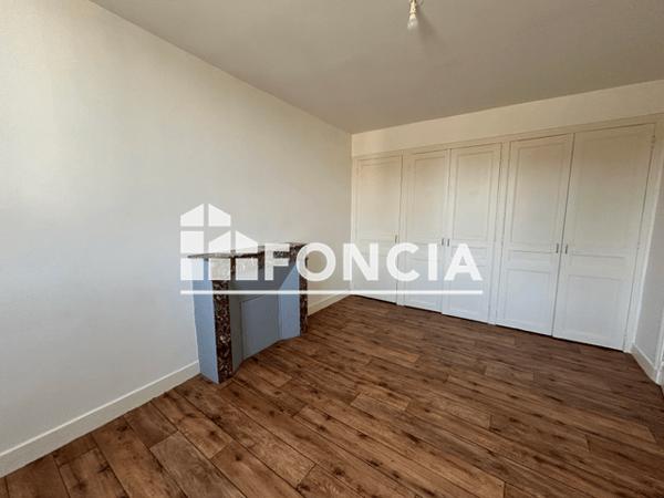 Location Appartement 3 pièces 63.86 m² - 7 PLACE DU MARCHE St Pierre Sur Dives 14170