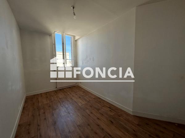 Location Appartement 3 pièces 63.86 m² - 7 PLACE DU MARCHE St Pierre Sur Dives 14170