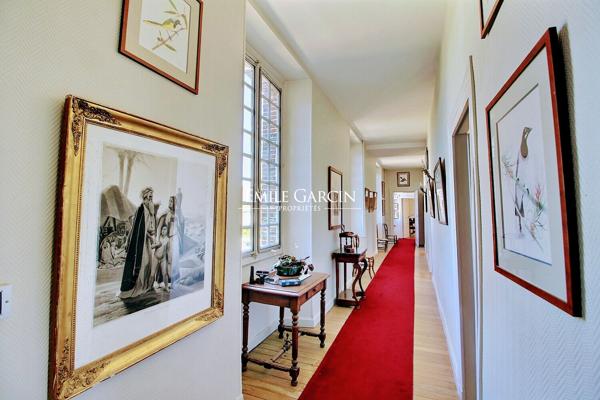 A vendre - Proche de Sens- Bourgogne-Château XVII ème historique et familiale parc de 3.77 ha travesé par un bief