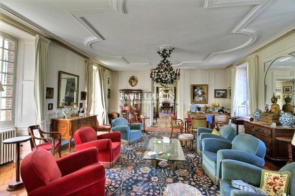 A vendre - Proche de Sens- Bourgogne-Château XVII ème historique et familiale parc de 3.77 ha travesé par un bief