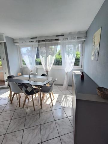 Laxou – Appartement 2 pièces avec balcon, cave et parking souterrain