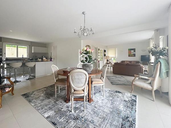 SAINT AVE Maison 7 pièces 173 m²