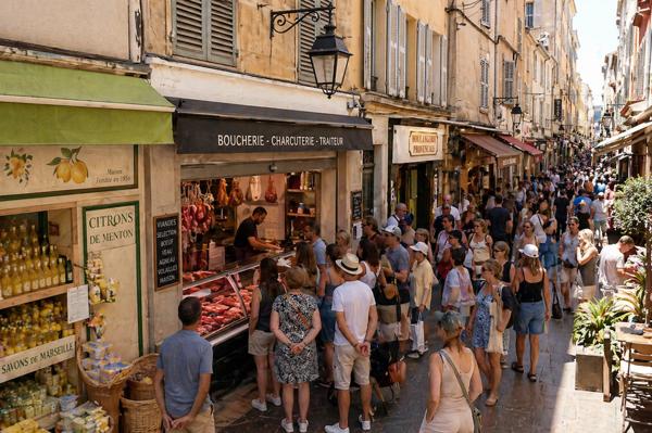 Fonds De Commerce
        
        - 100 m² Exclusivité 350 000 € *