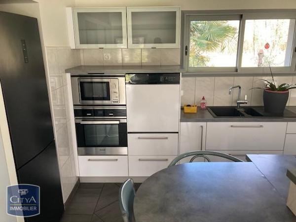 Appartement à louer 3 pièces 100m²